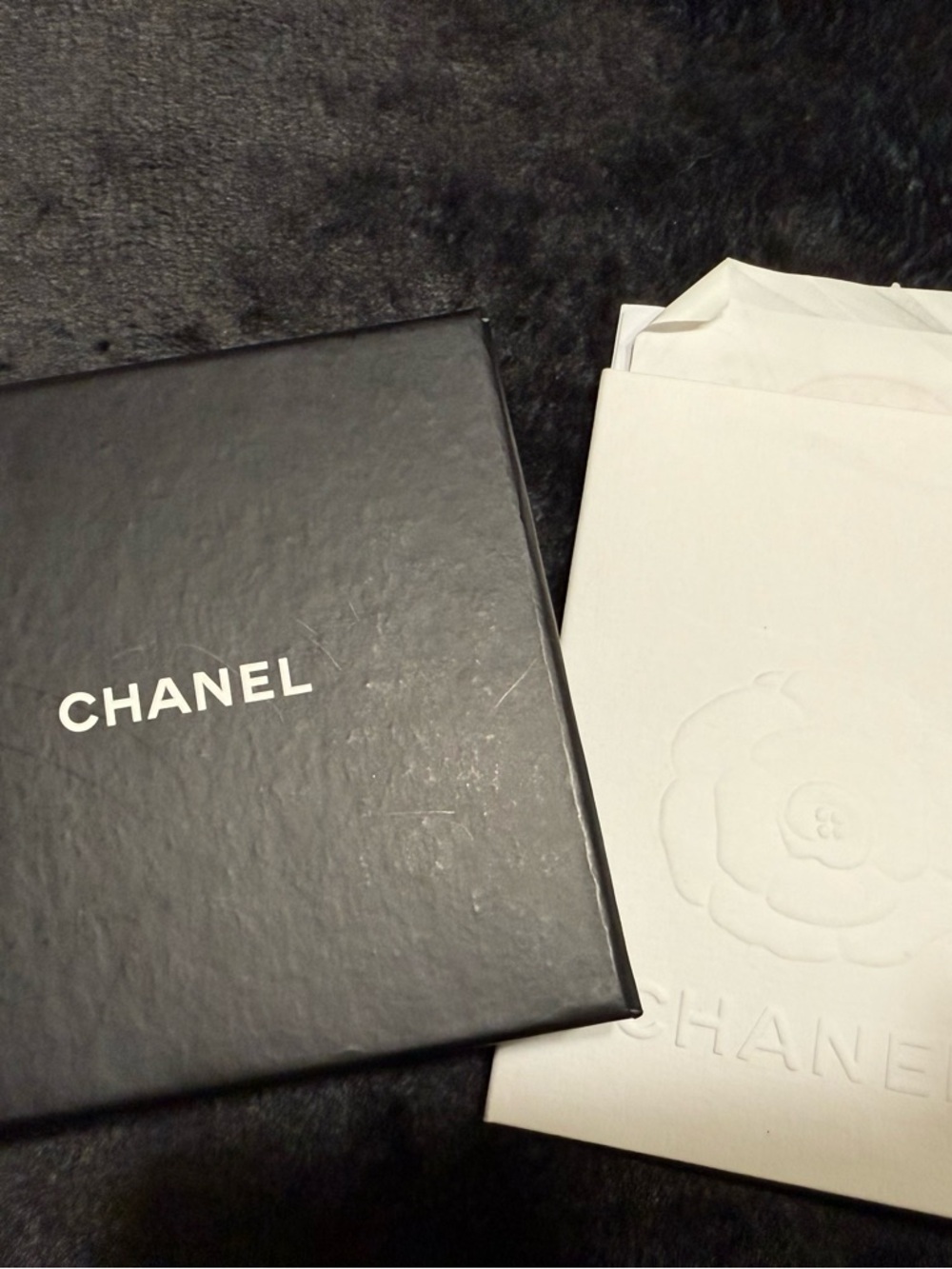 CHANEL Black and Pink Rouge Coco Logo Keychain with Kiss & CC Charms - Picture 4 of 5